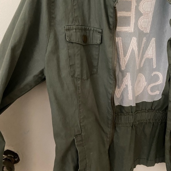 This is a jacket with “BE AWESOME” on the back - Picture 4 of 4